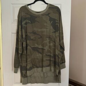 Camo print top tunic length with side slits size 3x